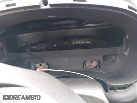 ✅ 2019 Chevrolet Traverse LS • VIN: 1GNERFKWXKJ317322 • Lot: 41552000. Wystawiony na IAAI z przebiegiem Nie podano. Bezpłatny archiwum sprzedaży aukcyjnych z USA i szczegółowy raport historii pojazdu na DreamBid. Zdjęcie 7.