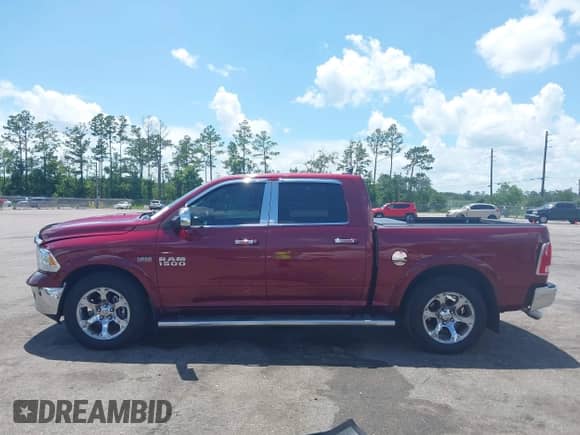2017 Ram 1500 Laramie z VIN 1C6RR6NT2HS818002, wystawiony jako IAAI lot #42720321 z przebiegiem 89 641 mil mil oraz . Historia ofert i sprzedaży dostępna na DreamBid. Obrazek 14.