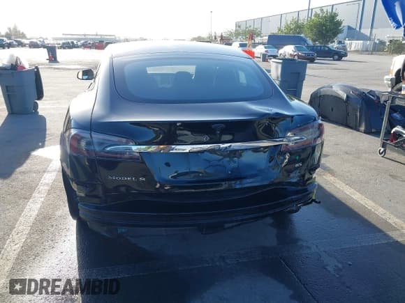 ✅ 2014 Tesla Model S 60 • VIN: 5YJSA1H12EFP55765 • Lot: 43634172. Wystawiony na IAAI z przebiegiem 102 697 mil. Bezpłatny archiwum sprzedaży aukcyjnych z USA i szczegółowy raport historii pojazdu na DreamBid. Zdjęcie 17.