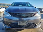 ✅ 2020 Chrysler Pacifica Hybrid Limited • VIN: 2C4RC1N76LR143488 • Lot: 91208295. Wystawiony na Copart z przebiegiem 54 922 mil. Bezpłatny archiwum sprzedaży aukcyjnych z USA i szczegółowy raport historii pojazdu na DreamBid. Zdjęcie 5.
