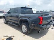 ✅ 2024 Toyota Tacoma SR • VIN: 3TYKD5HN7RT000845 • Lot: 42097772. Wystawiony na IAAI z przebiegiem 9 881 mil. Bezpłatny archiwum sprzedaży aukcyjnych z USA i szczegółowy raport historii pojazdu na DreamBid. Zdjęcie 3.