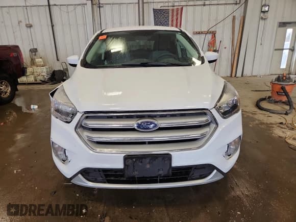 ✅ 2017 Ford Escape SE • VIN: 1FMCU9GD5HUC48386 • Лот: 90955865. Опубликован ранее на Copart с пробегом 212 196 миль. Бесплатный доступ к архиву аукционных продаж из США и подробный отчёт об истории автомобиля на DreamBid. Изображение 5.