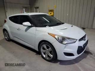 ✅ 2013 Hyundai Veloster w/Black Int • VIN: KMHTC6AD5DU093665 • Lot: 83875924. Wystawiony na Copart z przebiegiem 127 475 mil. Bezpłatny archiwum sprzedaży aukcyjnych z USA i szczegółowy raport historii pojazdu na DreamBid. Zdjęcie 4.