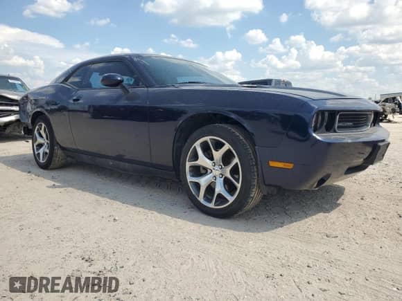 2013 Dodge Challenger SXT z VIN 2C3CDYAG3DH685855, wystawiony jako Copart lot #68036204 z przebiegiem 154 303 mil mil oraz Szkoda całkowita • Salvage title. Historia ofert i sprzedaży dostępna na DreamBid. Obrazek 4.