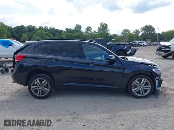 ✅ 2021 BMW X1 xDrive28i • VIN: WBXJG9C04M5S64768 • Lot: 43218255. Wystawiony na IAAI z przebiegiem 72 410 mil. Bezpłatny archiwum sprzedaży aukcyjnych z USA i szczegółowy raport historii pojazdu na DreamBid. Zdjęcie 12.