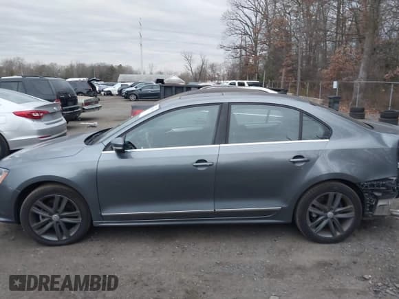 ✅ 2018 Volkswagen Jetta SEL • VIN: 3VWL17AJ0JM209020 • Lot: 43780042. Listed on IAAI with 24,548 mi. Free auction sales archive from the USA and detailed vehicle history report at DreamBid. Image 14.