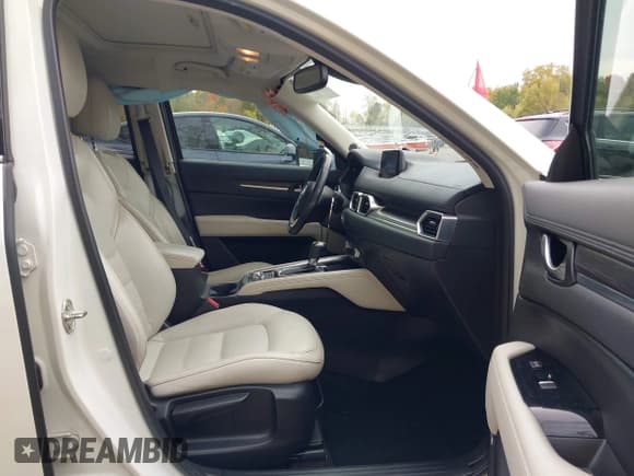 ✅ 2017 Mazda CX-5 Grand Touring • VIN: JM3KFBDLXH0120415 • Lot: 43472310. Wystawiony na IAAI z przebiegiem 95 641 mil. Bezpłatny archiwum sprzedaży aukcyjnych z USA i szczegółowy raport historii pojazdu na DreamBid. Zdjęcie 5.