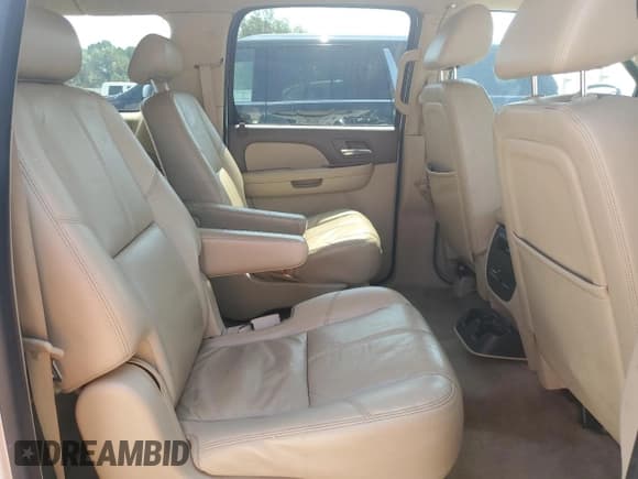 ✅ 2009 GMC Yukon XL SLT 4SB • VIN: 1GKFC36J59R208889 • Лот: 62417275. Опубликован ранее на Copart с пробегом 220 026 миль. Бесплатный доступ к архиву аукционных продаж из США и подробный отчёт об истории автомобиля на DreamBid. Изображение 11.