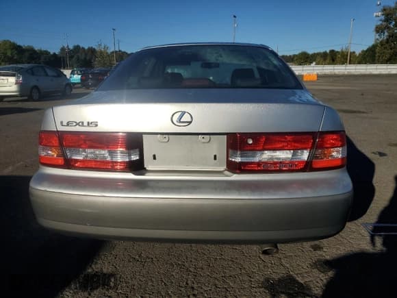 ✅ 2001 Lexus ES 300 • VIN: JT8BF28G315104862 • Lot: 86647535. Listed on Copart with 121,532 mi. Free auction sales archive from the USA and detailed vehicle history report at DreamBid. Image 6.