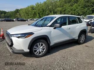 ✅ 2022 Toyota Corolla Cross L • VIN: 7MUAAABG1NV033438 • Лот: 66135615. Опубликован ранее на Copart с пробегом 116 699 миль. Бесплатный доступ к архиву аукционных продаж из США и подробный отчёт об истории автомобиля на DreamBid. Изображение 1.