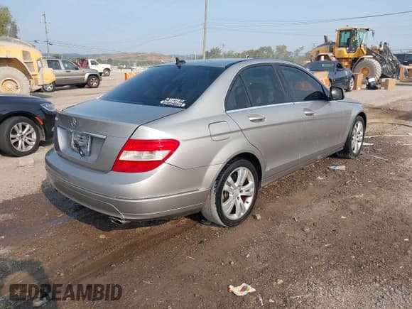 ✅ 2008 Mercedes-Benz C 300 Sport • VIN: WDDGF54X88F083936 • Lot: 43162689. Wystawiony na IAAI z przebiegiem 229 857 mil. Bezpłatny archiwum sprzedaży aukcyjnych z USA i szczegółowy raport historii pojazdu na DreamBid. Zdjęcie 4.