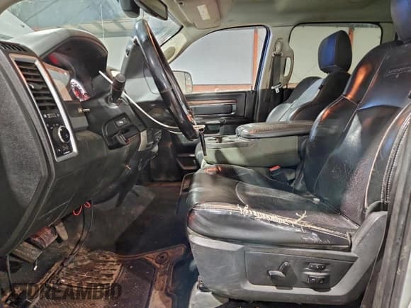 ✅ 2018 Ram 3500 SLT • VIN: 3C63R3DL5JG318774 • Lot: 97025495. Wystawiony na Copart z przebiegiem 281 183 mil. Bezpłatny archiwum sprzedaży aukcyjnych z USA i szczegółowy raport historii pojazdu na DreamBid. Zdjęcie 7.