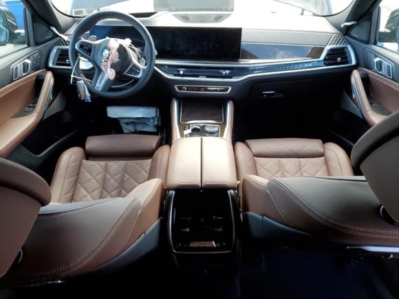 ✅ 2025 BMW X6 xDrive40i • VIN: 5UX33EX02S9Y98489 • Lot: 85911365. Wystawiony na Copart z przebiegiem 8 282 mil. Bezpłatny archiwum sprzedaży aukcyjnych z USA i szczegółowy raport historii pojazdu na DreamBid. Zdjęcie 8.