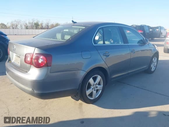 ✅ 2009 Volkswagen Jetta SE • VIN: 3VWRM71K39M020335 • Lot: 43902665. Listed on IAAI with 102,628 mi. Free auction sales archive from the USA and detailed vehicle history report at DreamBid. Image 4.