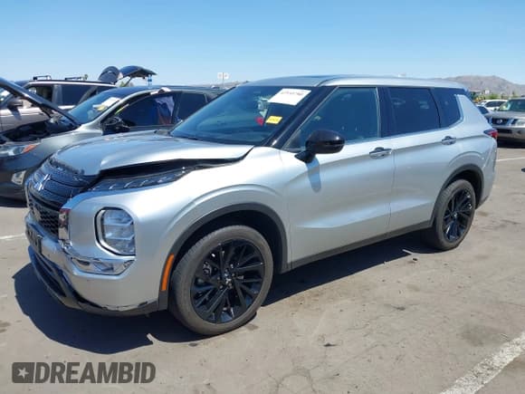 ✅ 2022 Mitsubishi Outlander SE • VIN: JA4J3UA8XNZ069671 • Lot: 42533780. Listed on IAAI with 18,356 mi. Free auction sales archive from the USA and detailed vehicle history report at DreamBid. Image 17.