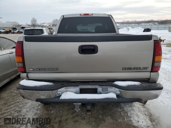 ✅ 2001 Chevrolet Silverado 2500HD LS • VIN: 1GCHK23U31F212798 • Lot: 45138655. Wystawiony na Copart z przebiegiem 211 653 mil. Bezpłatny archiwum sprzedaży aukcyjnych z USA i szczegółowy raport historii pojazdu na DreamBid. Zdjęcie 6.