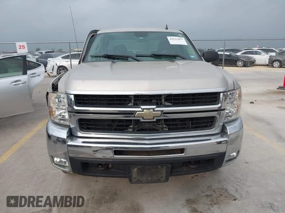 ✅ 2007 Chevrolet Silverado 2500HD 1LT • VIN: 1GCHC23K67F523209 • Lot: 41925957. Wystawiony na IAAI z przebiegiem 250 138 mil. Bezpłatny archiwum sprzedaży aukcyjnych z USA i szczegółowy raport historii pojazdu na DreamBid. Zdjęcie 12.