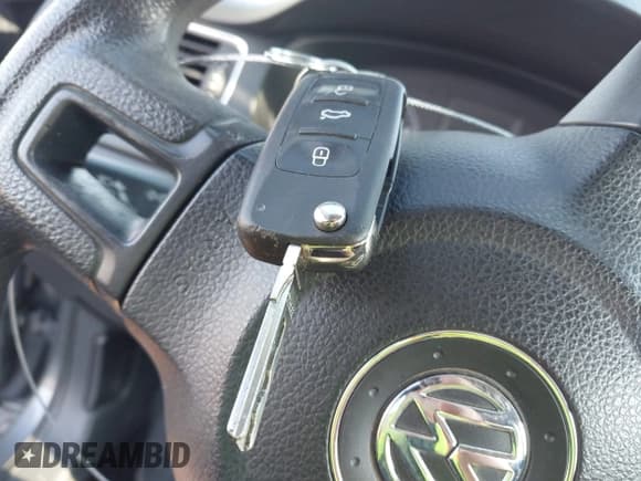 ✅ 2013 Volkswagen Jetta • VIN: 3VW2K7AJ3DM263828 • Lot: 43073419. Listed on IAAI with 185,174 mi. Free auction sales archive from the USA and detailed vehicle history report at DreamBid. Image 11.