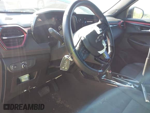 2025 Chevrolet TrailBlazer RS с VIN KL79MUSLXSB011909, выставлен на аукционе IAAI как лот 42779425 с пробегом 22 708 миль миль и . История ставок и продаж доступна на DreamBid. Изображение 11.