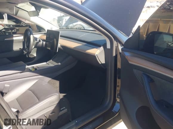 ✅ 2025 Tesla Model Y Long Range • VIN: 7SAYGDED5SF248415 • Лот: 43464829. Опубликован ранее на IAAI с пробегом 18 306 миль. Бесплатный доступ к архиву аукционных продаж из США и подробный отчёт об истории автомобиля на DreamBid. Изображение 5.