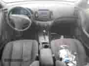 2008 Hyundai Elantra GLS z VIN KMHDU46DX8U509021, wystawiony jako Copart lot #55807194 z przebiegiem 190 673 mil mil oraz Czysty tytuł • Clean title. Historia ofert i sprzedaży dostępna na DreamBid. Obrazek 8.