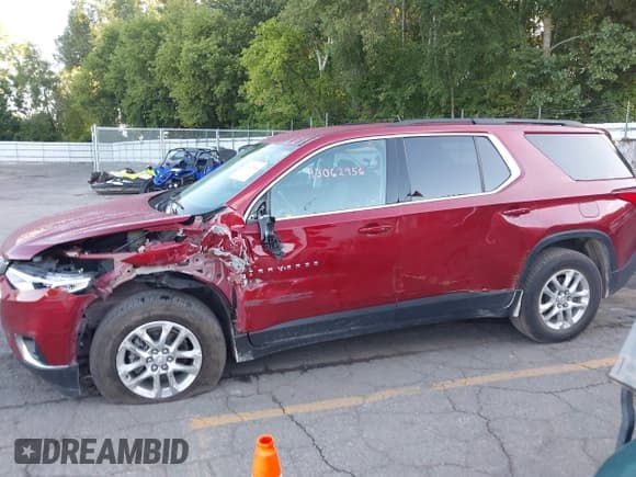 ✅ 2021 Chevrolet Traverse LT Cloth • VIN: 1GNEVGKW8MJ145151 • Lot: 43062956. Wystawiony na IAAI z przebiegiem 70 162 mil. Bezpłatny archiwum sprzedaży aukcyjnych z USA i szczegółowy raport historii pojazdu na DreamBid. Zdjęcie 15.