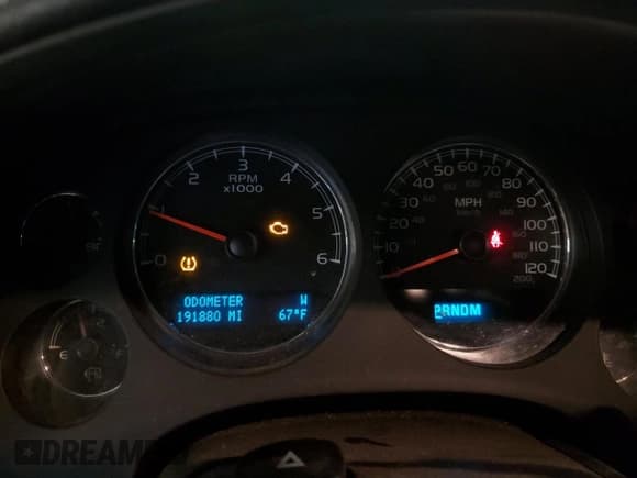 ✅ 2010 Chevrolet Silverado 1500 • VIN: 1GCSKTE27AZ121958 • Lot: 60167475. Wystawiony na Copart z przebiegiem 191 880 mil. Bezpłatny archiwum sprzedaży aukcyjnych z USA i szczegółowy raport historii pojazdu na DreamBid. Zdjęcie 9.