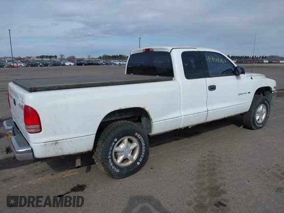 ✅ 1998 Dodge Dakota SLT • VIN: 1B7GG22X8WS677553 • Lot: 41854961. Wystawiony na IAAI z przebiegiem 167 917 mil. Bezpłatny archiwum sprzedaży aukcyjnych z USA i szczegółowy raport historii pojazdu na DreamBid. Zdjęcie 4.