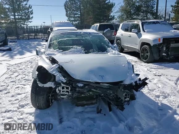 ✅ 2022 Tesla Model 3 Long Range • VIN: 5YJ3E1EB1NF190964 • Lot: 41929155. Wystawiony na Copart z przebiegiem Nie podano. Bezpłatny archiwum sprzedaży aukcyjnych z USA i szczegółowy raport historii pojazdu na DreamBid. Zdjęcie 11.