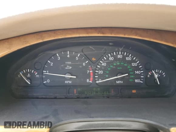 ✅ 2000 Jaguar S-Type V8 • VIN: SAJDA01D2YGL73139 • Lot: 52028484. Wystawiony na Copart z przebiegiem 91 710 mil. Bezpłatny archiwum sprzedaży aukcyjnych z USA i szczegółowy raport historii pojazdu na DreamBid. Zdjęcie 9.