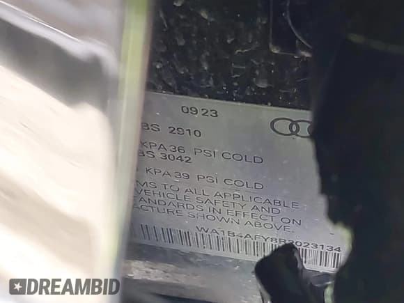 ✅ 2024 Audi SQ5 Premium Plus • VIN: WA1B4AFY8R2023134 • Lot: 43447041. Wystawiony na IAAI z przebiegiem 16 154 mil. Bezpłatny archiwum sprzedaży aukcyjnych z USA i szczegółowy raport historii pojazdu na DreamBid. Zdjęcie 9.