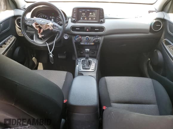 ✅ 2018 Hyundai Kona SEL • VIN: KM8K22AA8JU071345 • Лот: 58396014. Опубликован ранее на Copart с пробегом 105 311 миль. Бесплатный доступ к архиву аукционных продаж из США и подробный отчёт об истории автомобиля на DreamBid. Изображение 8.