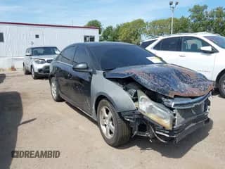 2011 Chevrolet Cruze 1LT z VIN 1G1PF5S90B7217816, wystawiony jako IAAI lot #43087501 z przebiegiem 175 346 mil mil oraz . Historia ofert i sprzedaży dostępna na DreamBid. Obrazek 1.