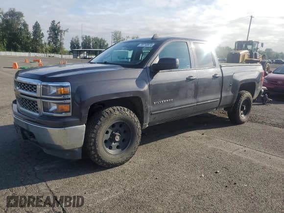 ✅ 2015 Chevrolet Silverado 1500 LT • VIN: 1GCVKREH2FZ203897 • Лот: 70710974. Опубликован ранее на Copart с пробегом 198 561 миль. Бесплатный доступ к архиву аукционных продаж из США и подробный отчёт об истории автомобиля на DreamBid. Изображение 1.