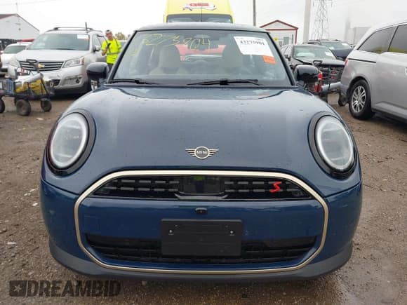 ✅ 2025 MINI Hardtop Cooper S • VIN: WMW23GD08S2W45891 • Lot: 43275904. Listed on IAAI with 10,499 mi. Free auction sales archive from the USA and detailed vehicle history report at DreamBid. Image 13.