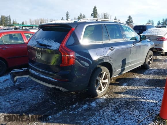 ✅ 2017 Volvo XC90 Momentum • VIN: YV4102XK8H1109106 • Lot: 41486173. Listed on IAAI with 99,060 mi. Free auction sales archive from the USA and detailed vehicle history report at DreamBid. Image 4.