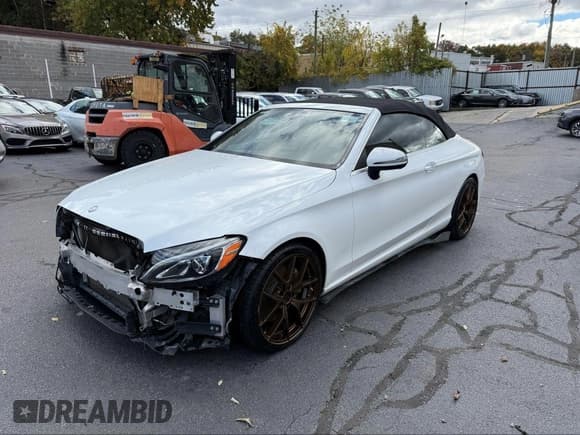 ✅ 2018 Mercedes-Benz C 300 • VIN: WDDWK4JB7JF621901 • Lot: 43612727. Wystawiony na IAAI z przebiegiem 90 324 mil. Bezpłatny archiwum sprzedaży aukcyjnych z USA i szczegółowy raport historii pojazdu na DreamBid. Zdjęcie 2.
