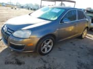 ✅ 2007 Volkswagen Jetta Wolfsburg Edition • VIN: 3VWEG71K77M063742 • Lot: 43442974. Wystawiony na IAAI z przebiegiem 151 255 mil. Bezpłatny archiwum sprzedaży aukcyjnych z USA i szczegółowy raport historii pojazdu na DreamBid. Zdjęcie 2.