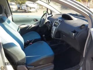 ✅ 2007 Toyota Yaris • VIN: JTDJT923675112578 • Lot: 43365698. Wystawiony na IAAI z przebiegiem 294 404 mil. Bezpłatny archiwum sprzedaży aukcyjnych z USA i szczegółowy raport historii pojazdu na DreamBid. Zdjęcie 5.