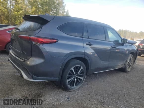 ✅ 2022 Toyota Highlander XSE • VIN: 5TDLZRBHXNS196995 • Lot: 85488015. Listed on Copart with 100,698 mi. Free auction sales archive from the USA and detailed vehicle history report at DreamBid. Image 3.