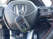 ✅ 2024 Honda Civic Si • VIN: 2HGFE1E53RH472337 • Lot: 42539629. Wystawiony na IAAI z przebiegiem 12 883 mil. Bezpłatny archiwum sprzedaży aukcyjnych z USA i szczegółowy raport historii pojazdu na DreamBid. Zdjęcie 11.