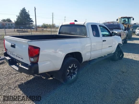 ✅ 2021 Toyota Tacoma SR • VIN: 3TYSX5EN6MT006463 • Lot: 43090489. Wystawiony na IAAI z przebiegiem 39 337 mil. Bezpłatny archiwum sprzedaży aukcyjnych z USA i szczegółowy raport historii pojazdu na DreamBid. Zdjęcie 4.