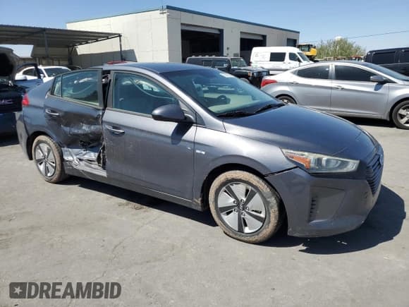 ✅ 2018 Hyundai Ioniq Blue • VIN: KMHC65LCXJU065474 • Lot: 71411294. Wystawiony na Copart z przebiegiem 62 366 mil. Bezpłatny archiwum sprzedaży aukcyjnych z USA i szczegółowy raport historii pojazdu na DreamBid. Zdjęcie 4.