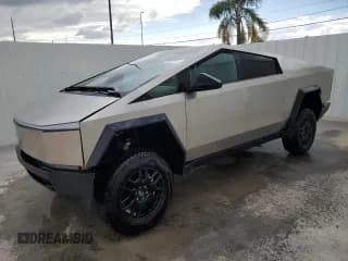 ✅ 2024 Tesla Cybertruck • VIN: 7G2CEHED4RA013156 • Lot: 77332004. Wystawiony na Copart z przebiegiem 1 808 mil. Bezpłatny archiwum sprzedaży aukcyjnych z USA i szczegółowy raport historii pojazdu na DreamBid. Zdjęcie 1.