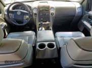 ✅ 2006 Lincoln Mark LT • VIN: 5LTPW16566FJ04145 • Лот: 67994445. Опубликован ранее на Copart с пробегом 71 158 миль. Бесплатный доступ к архиву аукционных продаж из США и подробный отчёт об истории автомобиля на DreamBid. Изображение 8.