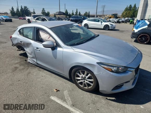 ✅ 2017 Mazda 3 Sport • VIN: 3MZBN1K70HM114015 • Лот: 81989335. Опубликован ранее на Copart с пробегом Не указан. Бесплатный доступ к архиву аукционных продаж из США и подробный отчёт об истории автомобиля на DreamBid. Изображение 4.