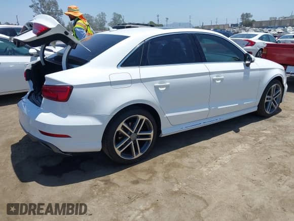 ✅ 2018 Audi A3 Premium Plus • VIN: WAUGUGFF6J1034427 • Lot: 42541248. Wystawiony na IAAI z przebiegiem 94 000 mil. Bezpłatny archiwum sprzedaży aukcyjnych z USA i szczegółowy raport historii pojazdu na DreamBid. Zdjęcie 4.