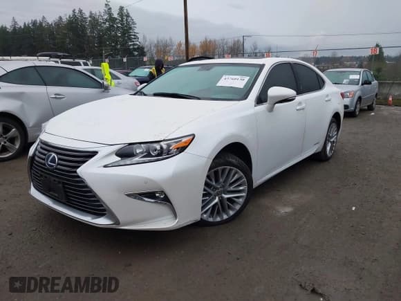✅ 2016 Lexus ES 300h • VIN: JTHBW1GG9G2110204 • Lot: 43760130. Listed on IAAI with 82,137 mi. Free auction sales archive from the USA and detailed vehicle history report at DreamBid. Image 2.
