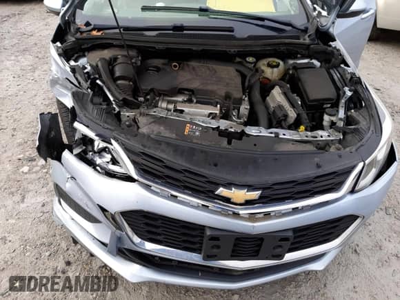 ✅ 2018 Chevrolet Cruze LS • VIN: 1G1BC5SM0J7200682 • Lot: 67415582. Wystawiony na Copart z przebiegiem 67 046 mil mil. Skorzystaj z bezpłatnego archiwum sprzedaży aukcyjnych z USA i zobacz szczegółowy raport historii pojazdu na DreamBid. Zdjęcie 7.