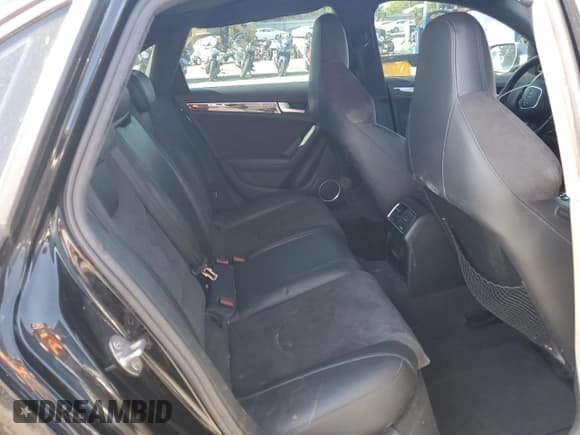 ✅ 2010 Audi S4 Premium Plus • VIN: WAUBGAFL4AA175033 • Лот: 58082735. Опубликован ранее на Copart с пробегом 126 529 миль. Бесплатный доступ к архиву аукционных продаж из США и подробный отчёт об истории автомобиля на DreamBid. Изображение 10.